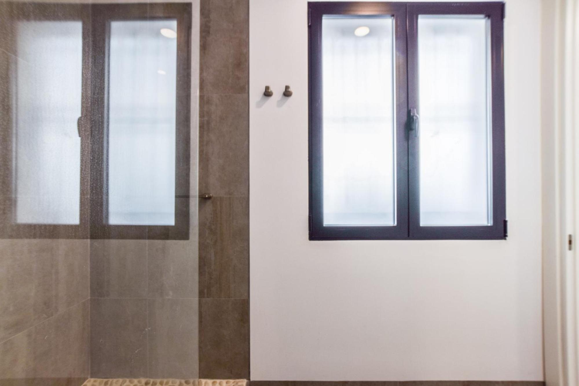 Loft Exclusivo Reformado De Diseno Alquiler Temporal Apartment Madrid Exterior photo