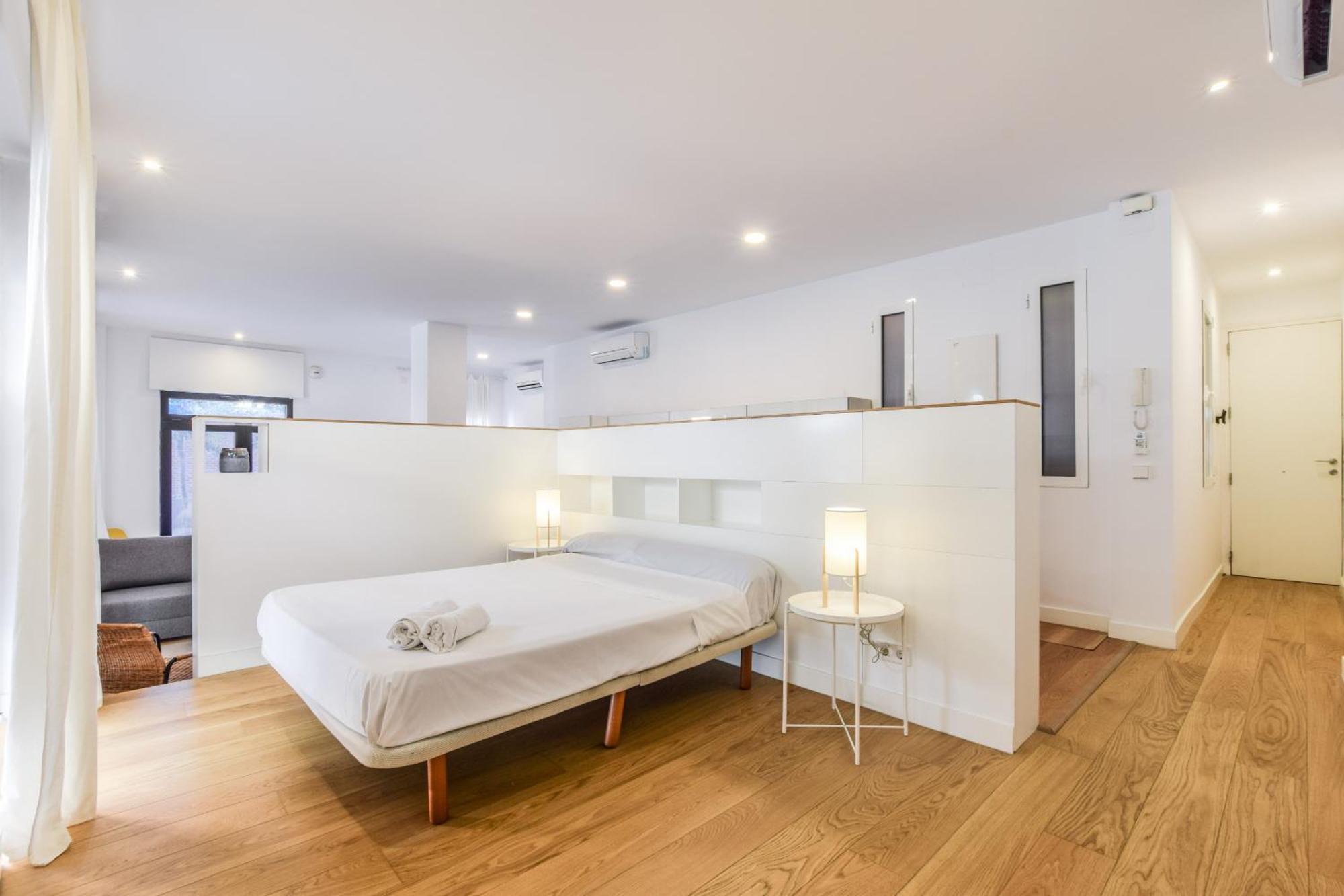 Loft Exclusivo Reformado De Diseno Alquiler Temporal Apartment Madrid Exterior photo