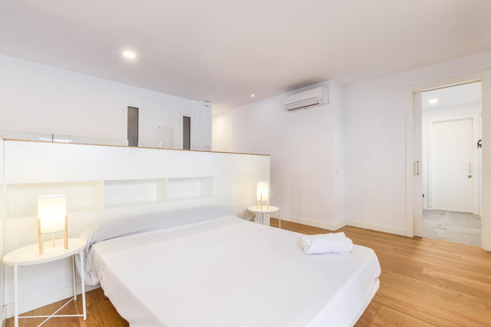 Loft Exclusivo Reformado De Diseno Alquiler Temporal Apartment Madrid Exterior photo